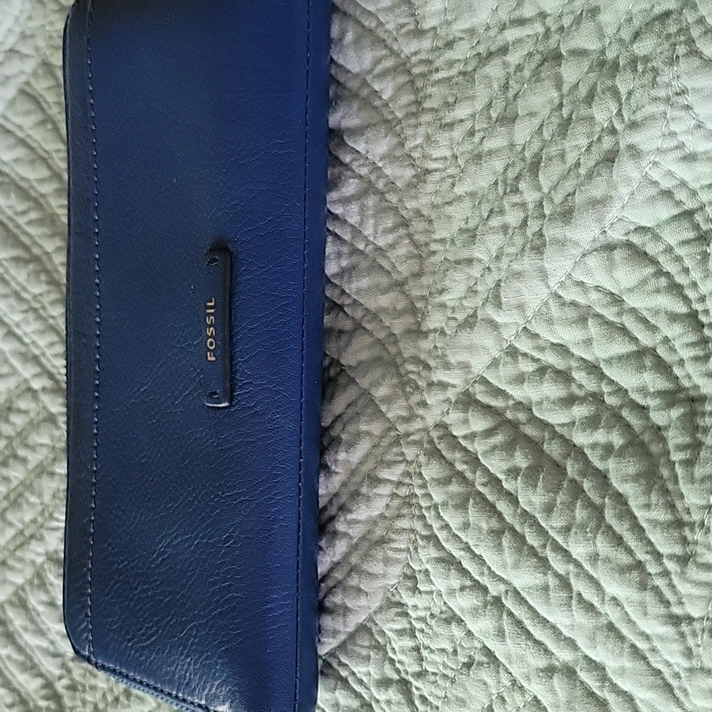 Fossil leather clutch/wristlet - Picture 5 of 8